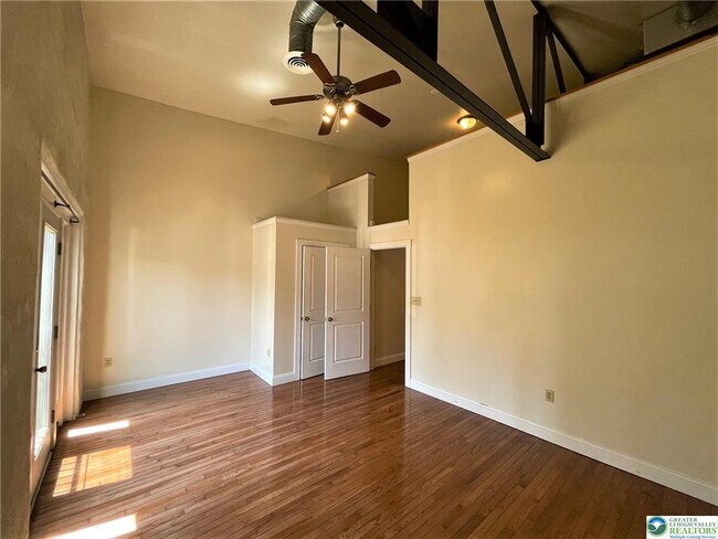 Building Photo - 147 S 4th St