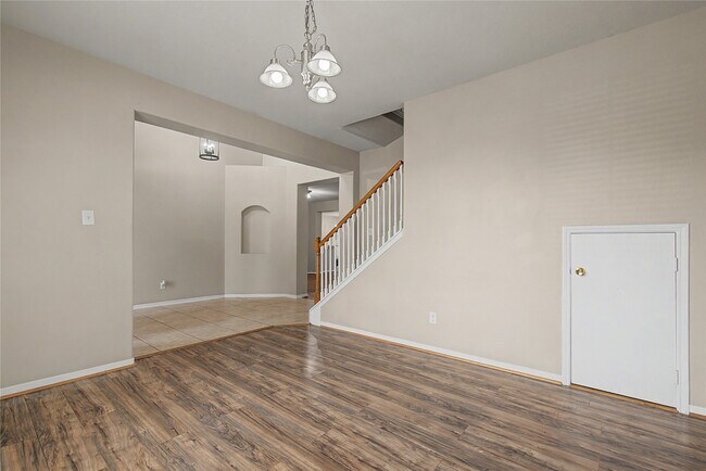 Building Photo - 9947 Valance Way