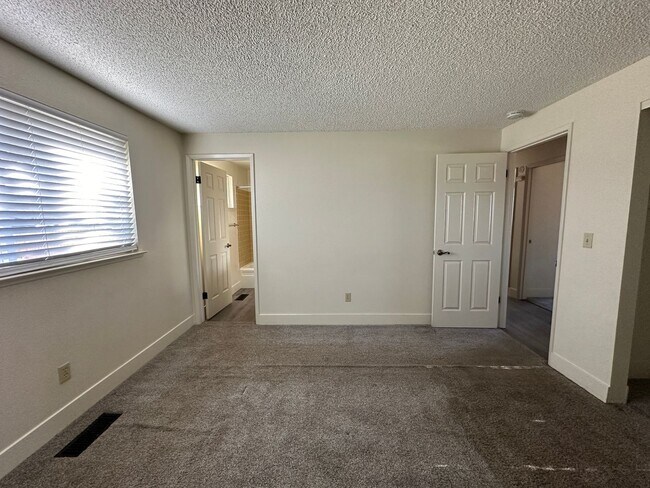 Building Photo - Spacious home with RV parking in Spanish Springs