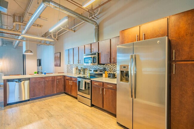 Building Photo - 1275 E University Dr