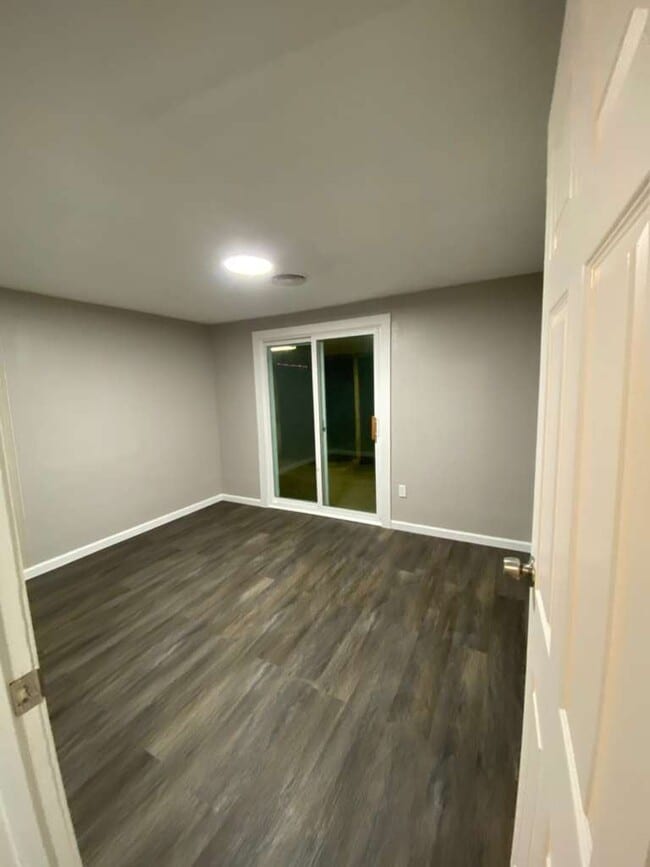 Building Photo - 4095 Sleepy Hollow Rd