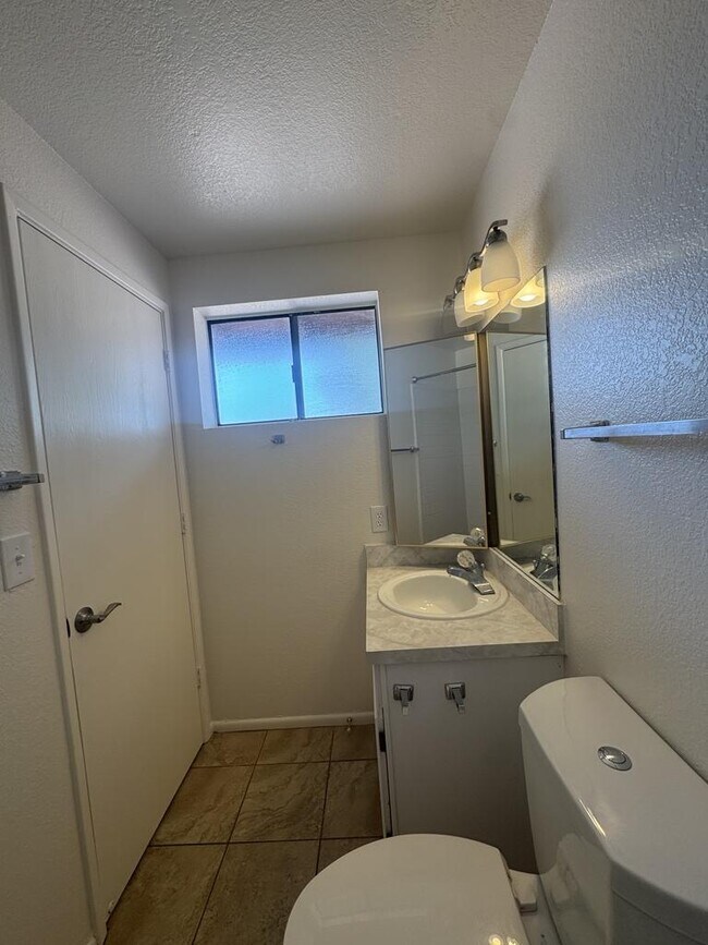 Building Photo - 5056 E Evergreen Dr