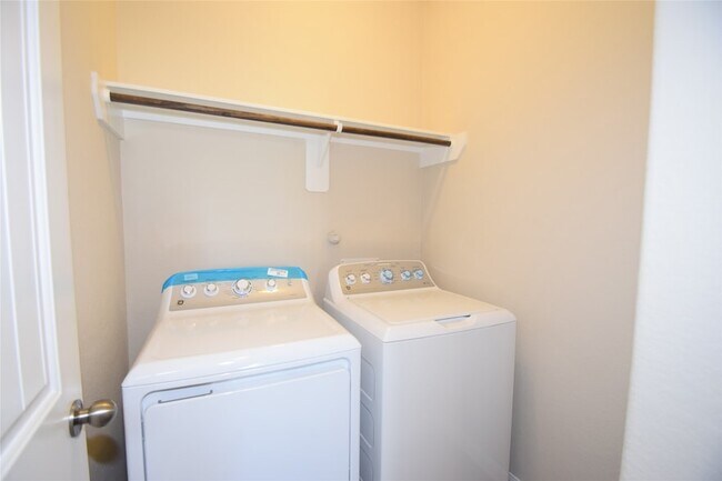 Building Photo - 24706 Pavarotti Pl