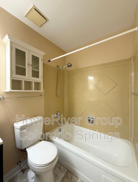 Building Photo - 6590 Delmonico Dr