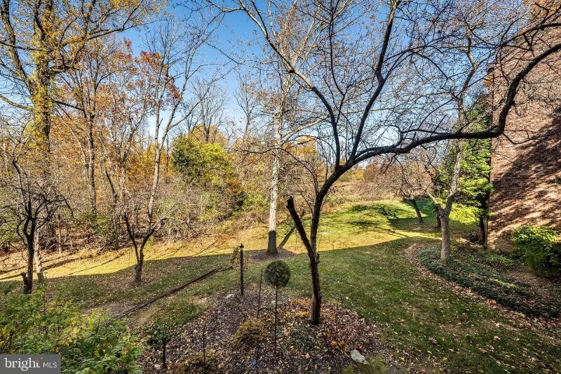 Building Photo - 805 Mountainview Dr