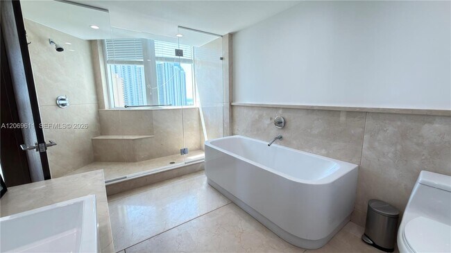 Building Photo - 150 Sunny Isles Blvd