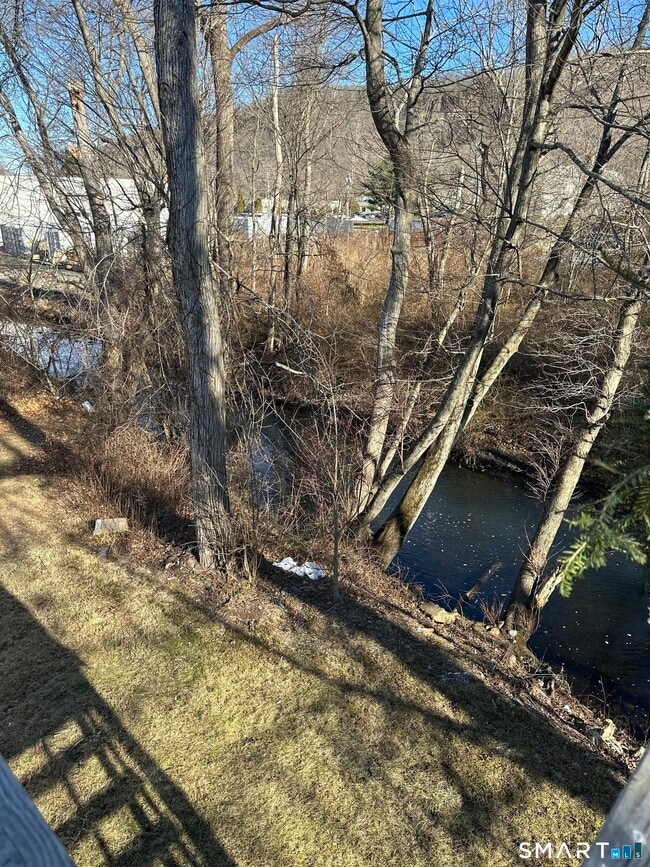 Building Photo - 1693 Litchfield Turnpike