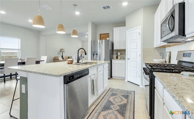 Building Photo - 1642 Ranch House