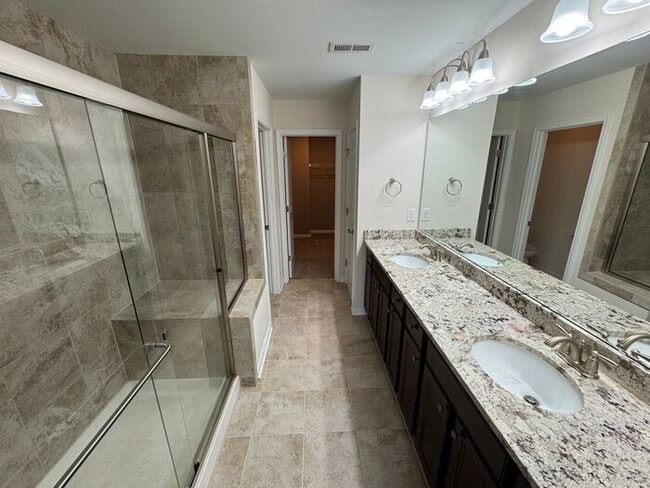Building Photo - Like new 3 Bedroom townhouse with 2 car ga...