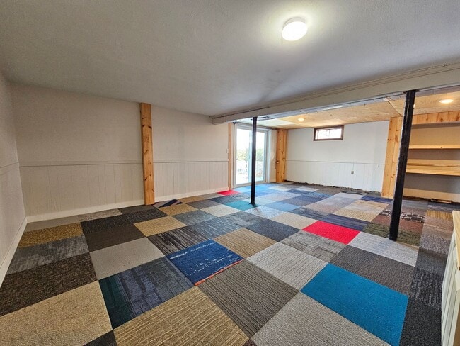 Building Photo - 4 Bedroom, 2.5 Bath House for Rent