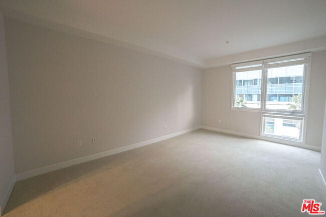 Building Photo - 1234 Wilshire Blvd