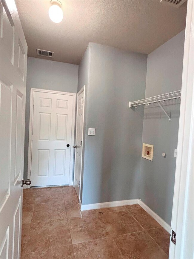 Building Photo - 4116 Meadow Bluff Way