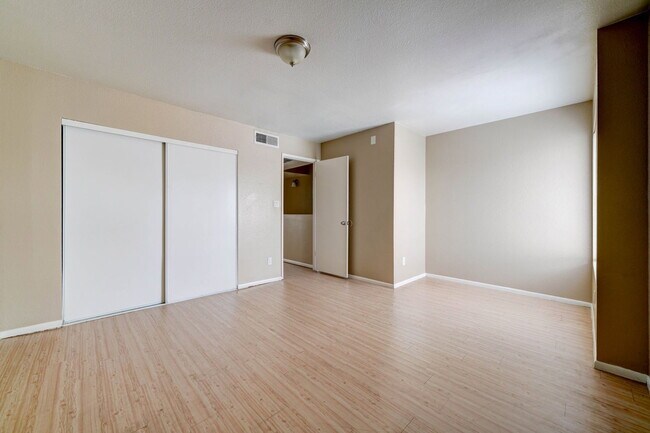 Building Photo - 3840 N 43rd Ave