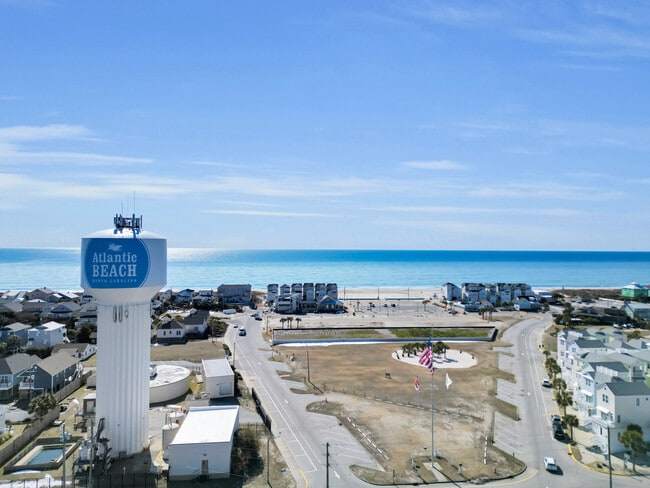 Building Photo - 2107 Bay St