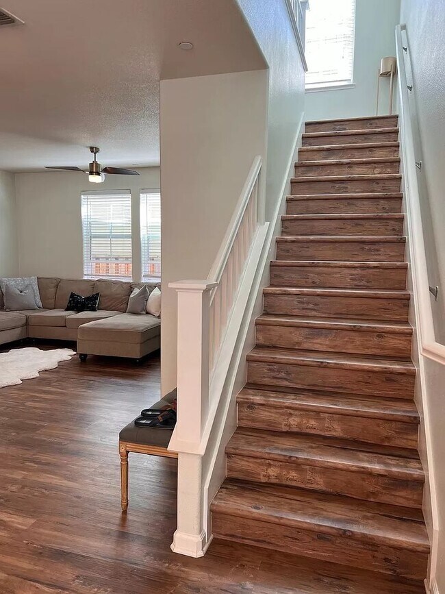 Building Photo - Charming 3-Bedroom Home with Covered Patio and Modern Upgrades