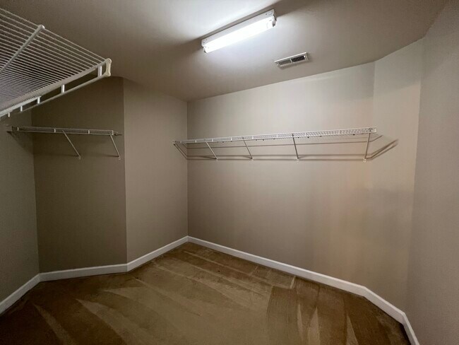 Building Photo - 9720 Royal Colony Dr