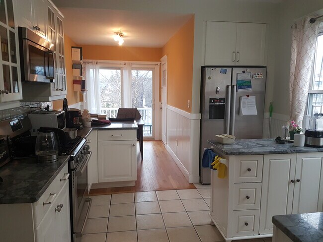 Building Photo - 69 Standish St