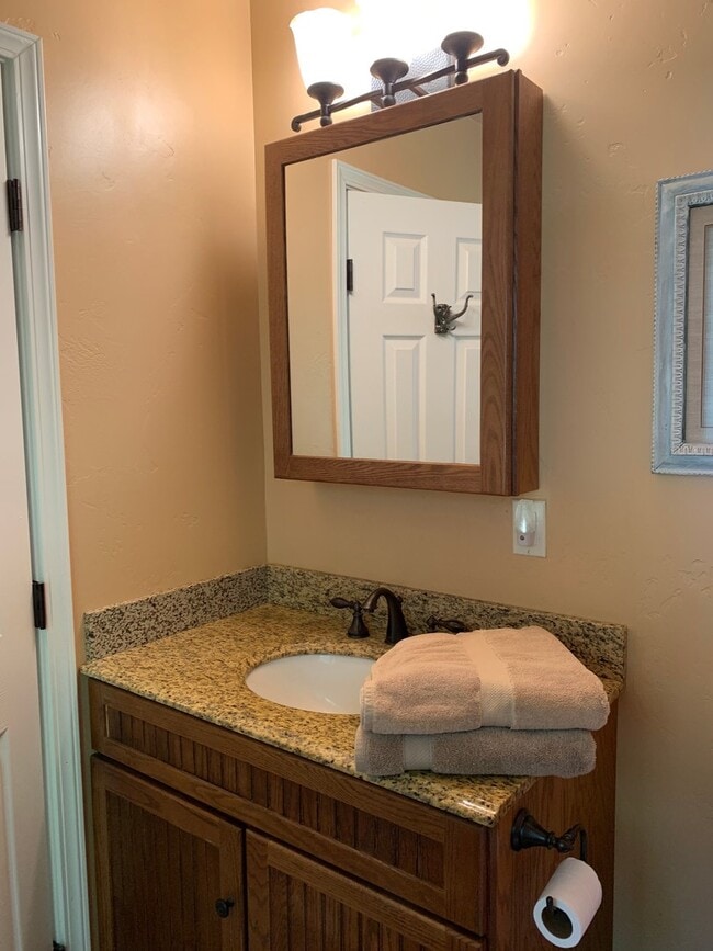 Building Photo - Studio