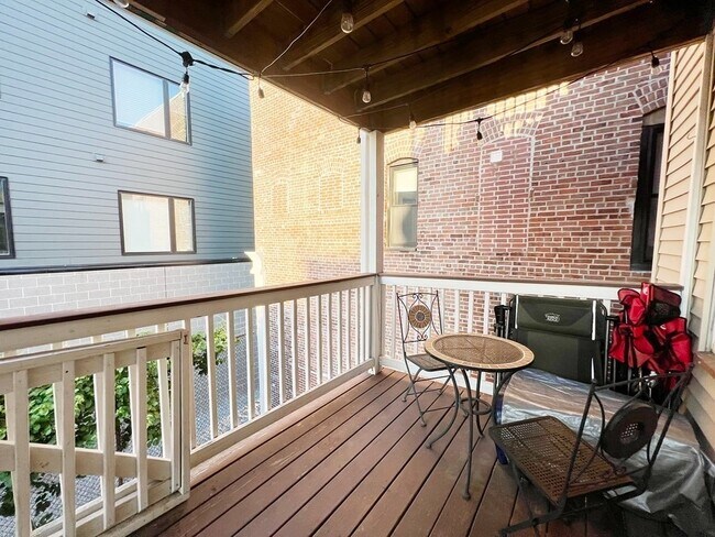 Building Photo - 126 Everett St