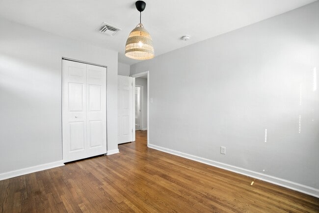 Building Photo - 2918 Somerset Ln