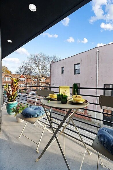 Building Photo - 2454 E 15th St