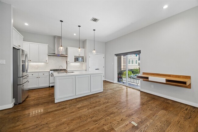 Building Photo - 158 Vieux Carre Dr