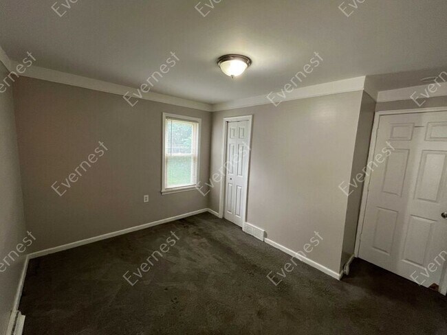 Building Photo - 18474 Glenmore St