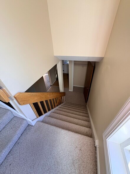 Building Photo - M9 Stonehedge Dr