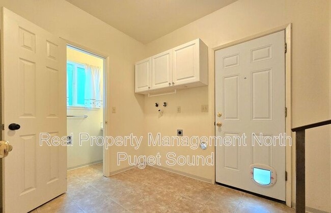 Building Photo - 710 Beach Ave