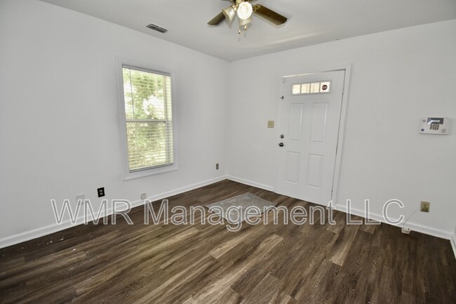 Building Photo - 2426 Dundeen St