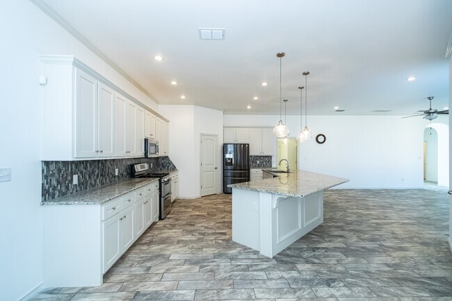 Building Photo - 9610 Kline Ave