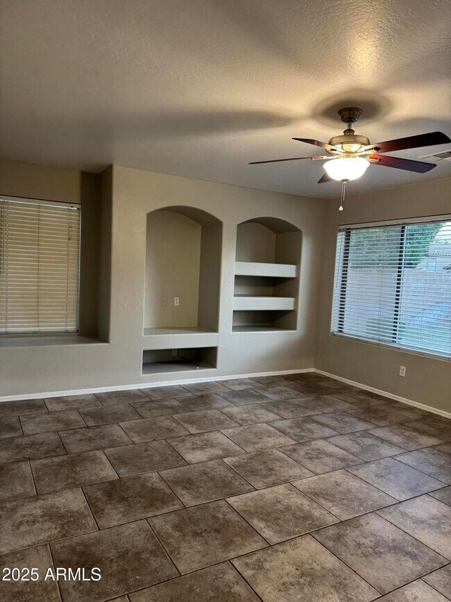 Building Photo - 12713 W Hollyhock Dr