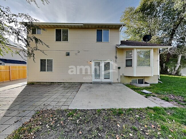 Building Photo - 1872 W Sir Charles Dr