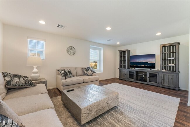 Building Photo - 8749 Spanish Ridge Ave