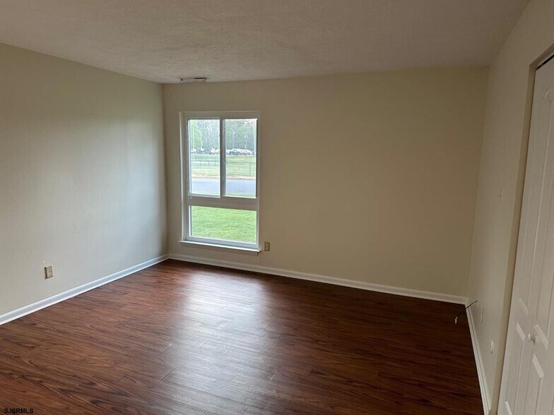 Building Photo - 405 Alpine Ct