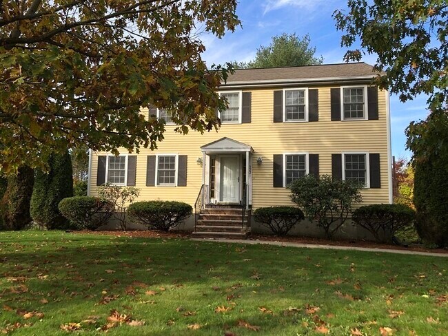 Building Photo - 322 Lowell St