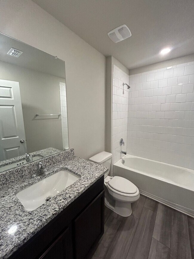Building Photo - Newer Build Lorena Home