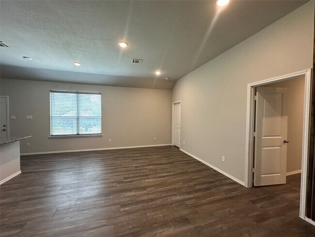 Building Photo - 15063 Arrowhead Loop E
