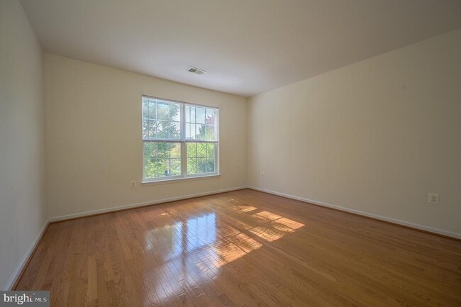 Building Photo - 8324 Tenbrook Dr