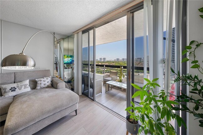 Building Photo - 3530 Mystic Pointe Dr