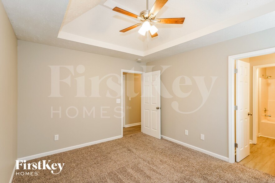 Building Photo - 112 SADDLESTONE Ct S