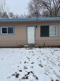 Building Photo - Duplex for Rent  Pet Friendly!