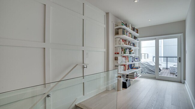 Building Photo - Luxurious Living in NW DC!