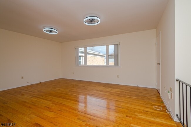 Building Photo - 161 Evergreen Rd