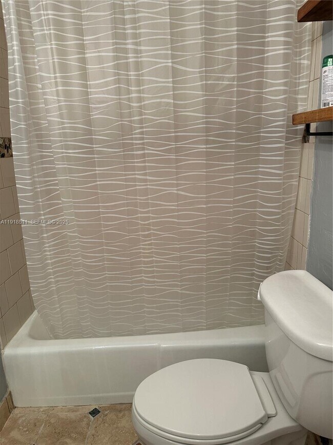 Building Photo - 1501 NE 191st St