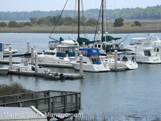 Building Photo - 2902 River Dr