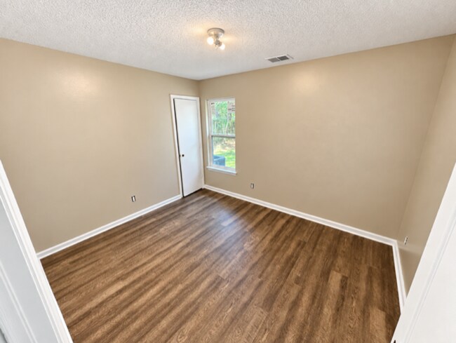 Building Photo - 23 Daveitta Dr