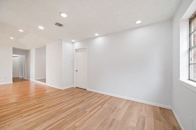 Building Photo - 13910 New Village Ln