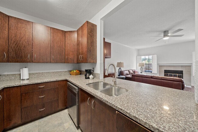 Building Photo - 9850 Pagewood Ln