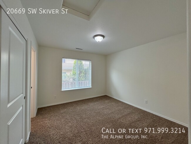 Building Photo - 20669 SW Skiver St